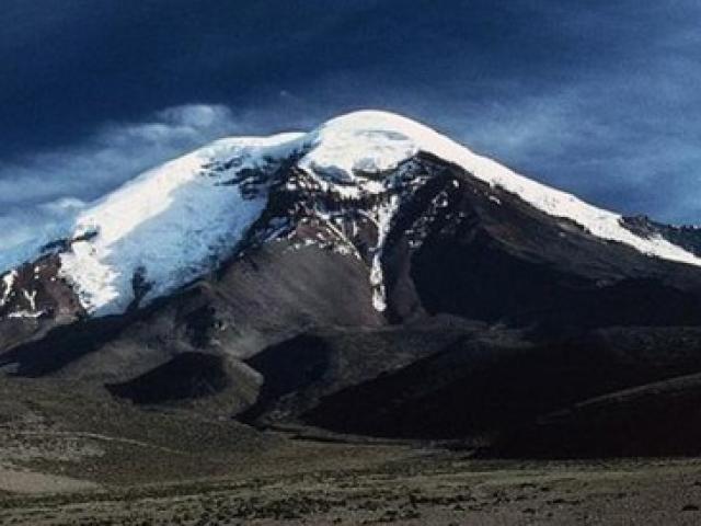 Ngọn núi cao nhất thế giới hơn cả Everest thuộc nước nào?