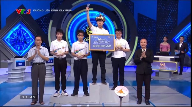 Nguyễn Việt Thành giành được vòng nguyệt quế với 325 điểm.