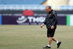 Bóng đá - HLV Park Hang Seo "soi" kỹ mặt sân Mỹ Đình trước trận gặp Myanmar