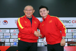 Bóng đá - Thầy Park ngăn Quang Hải trả lời câu hỏi "nhạy cảm" về cổ động viên Indonesia