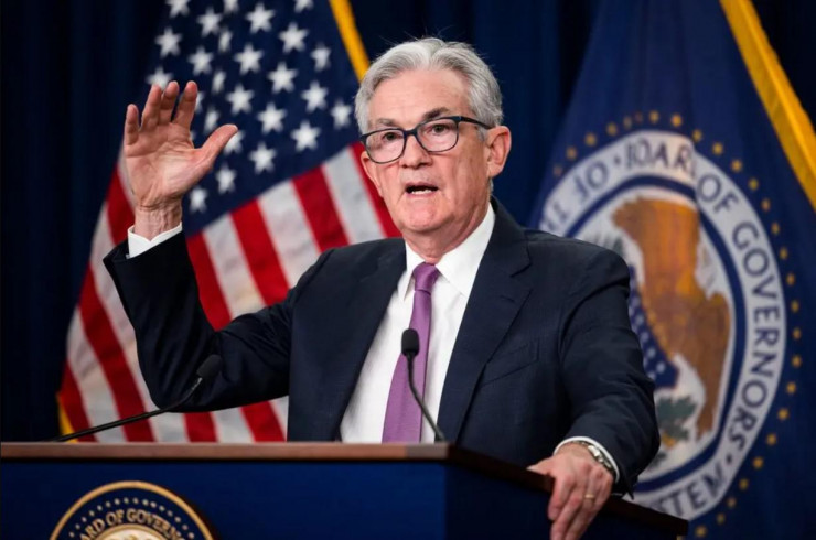 Chủ tịch Cục Dự trữ Liên bang Mỹ (Fed) Jerome Powell đã kiên trì theo đuổi chính sách "diều hâu", liên tục tăng lãi suất để kiểm lạm phát vào năm 2022. Ảnh: NY Times