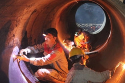 Tin tức trong ngày - Sáng nay sẽ đưa cọc bê tông lên bờ và hoàn tất công tác cứu hộ