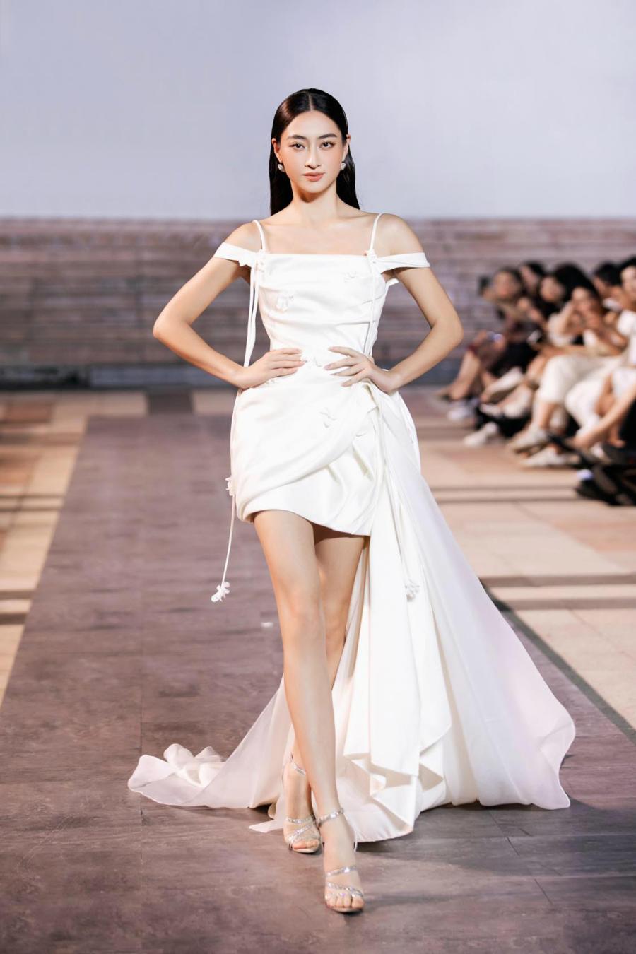 Lương Thuỳ Linh là người đẹp được đánh giá cao về tài năng lẫn sắc vóc trong dàn hoa hậu Việt Nam.