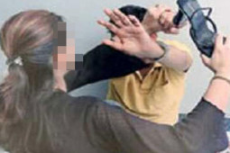 Pháp luật - Phát hiện đồ chơi người lớn trong nhà, vợ tức giận đánh chồng kinh hoàng