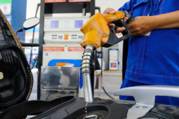 Thị trường - Tiêu dùng - Giá xăng đồng loạt tăng kể từ 15h chiều nay 3/1