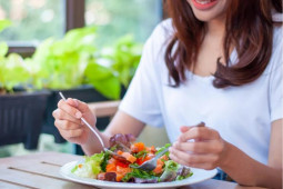 5 bí quyết ăn uống giúp bạn hạn chế mắc ung thư, kéo dài tuổi thọ