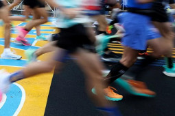 Thể thao - 2 VĐV chạy đua 21km rơi vào "cửa tử", may mắn gặp "thần y"