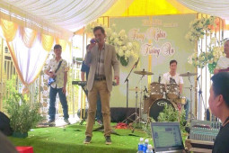 Giải trí - Thương Tín "lộ điểm bất thường" khi đi hát đám cưới sau loạt biến cố