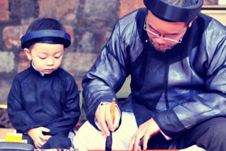 Cha mẹ dạy con ý nghĩa của tục khai bút đầu xuân thế nào cho đúng?