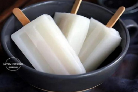 Tự tay làm món kem thần thánh của thế hệ 7x, 8x đánh tan cái nóng mùa...