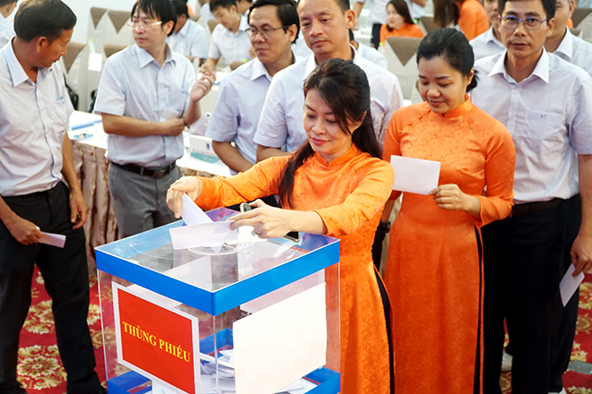 NLĐ thực hiện quyền bầu cử, lựa chọn các đại diện tiêu biểu của tập thể NCSP