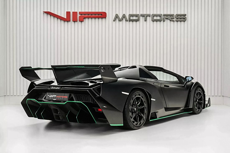 Siêu phẩm Lamborghini Veneno mui trần lên sàn đấu giá hơn 200 tỷ đồng - 2