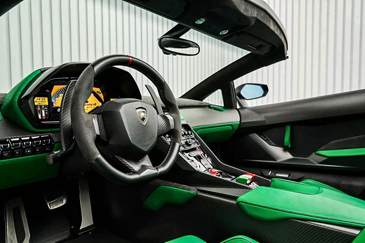 Siêu phẩm Lamborghini Veneno mui trần lên sàn đấu giá hơn 200 tỷ đồng - 10