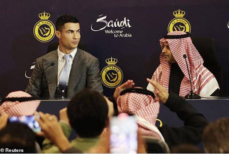 Chủ tịch của Al Nassr, Musalli
Al-Muammar ca ngợi tân binh Ronaldo
