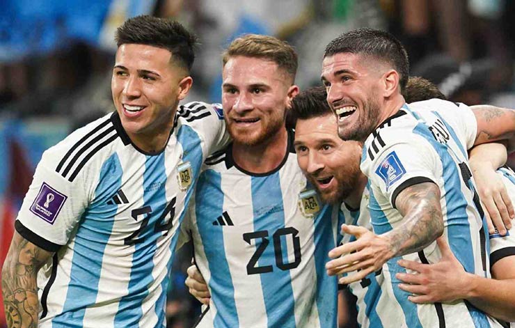 Enzo Fernandez, Alexis MacAlisster, Lione Messi và Rodrigo De Paul ở World Cup