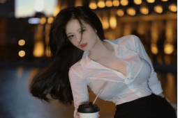 Bạn trẻ - Cuộc sống - Cô gái mặc áo sơ mi vẫn không thể giấu được dáng người hoàn hảo