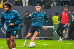 Bóng đá - Ronaldo "nổ súng" ngày ra mắt Al Nassr: Đẳng cấp là mãi mãi, fan trầm trồ