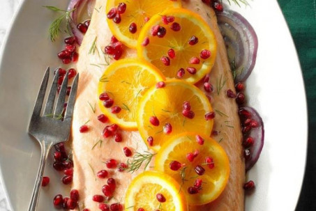 Cách làm cá hồi cam lựu hấp dẫn, lạ mắt đón năm mới