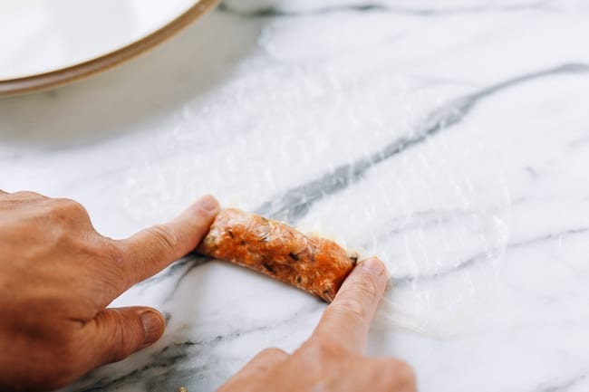 Cách làm nem cuốn đều tăm tắp - món ăn tượng trưng cho sự sung túc - 9