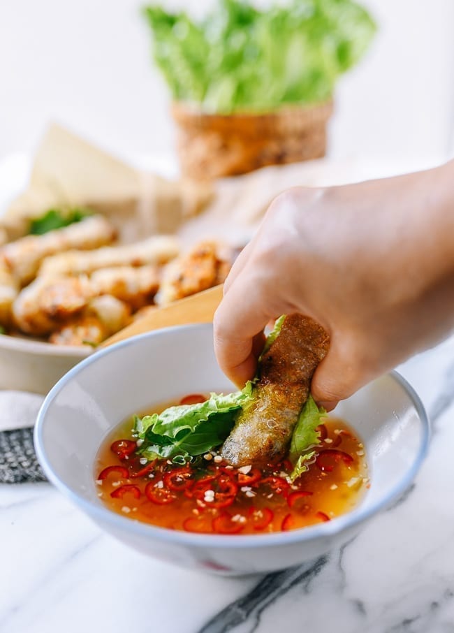 Cách làm nem cuốn đều tăm tắp - món ăn tượng trưng cho sự sung túc - 14