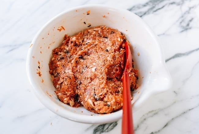 Cách làm nem cuốn đều tăm tắp - món ăn tượng trưng cho sự sung túc - 5