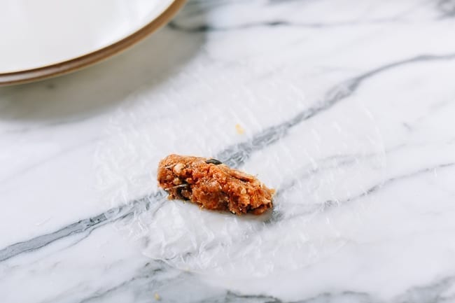 Cách làm nem cuốn đều tăm tắp - món ăn tượng trưng cho sự sung túc - 7