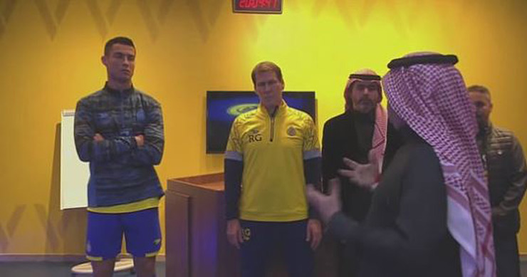 Ronaldo ra mắt Al Nassr: 25.000 CĐV chào đón siêu sao, đại tiệc ấn tượng - 8