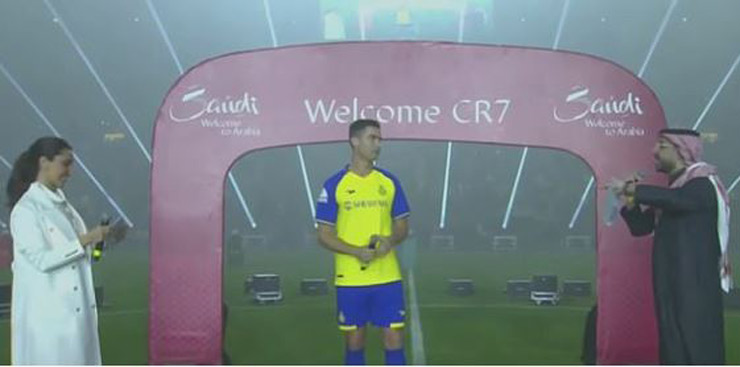 Ronaldo ra mắt Al Nassr: 25.000 CĐV chào đón siêu sao, đại tiệc ấn tượng - 2