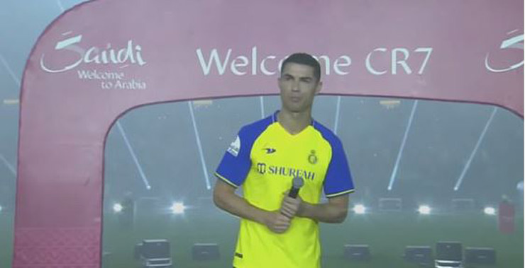 Ronaldo ra mắt Al Nassr: 25.000 CĐV chào đón siêu sao, đại tiệc ấn tượng - 4