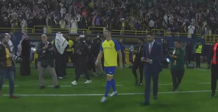 Ronaldo ra mắt Al Nassr: 25.000 CĐV chào đón siêu sao, đại tiệc ấn tượng - 6