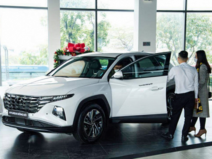 Sức mua xe ô tô của khách hàng Việt cuối năm 2022 giảm mạnh - 1
