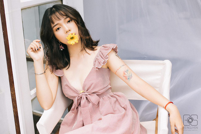 Nhiều năm đã qua, nhiều thế hệ hot girl mới nổi lên, Linh Ngọc Đàm vẫn là cái tên thu hút sự chú ý mỗi khi xuất hiện. 
