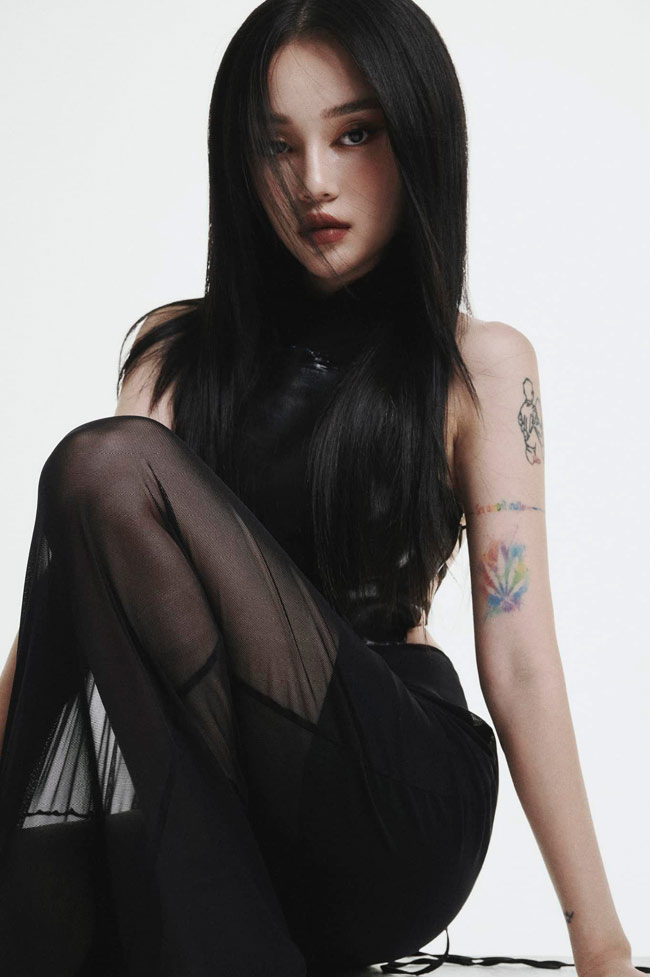 Chuyện tình cảm của nàng hot girl xinh đẹp cũng là đề tài gây ra nhiều bàn tán.&nbsp;
