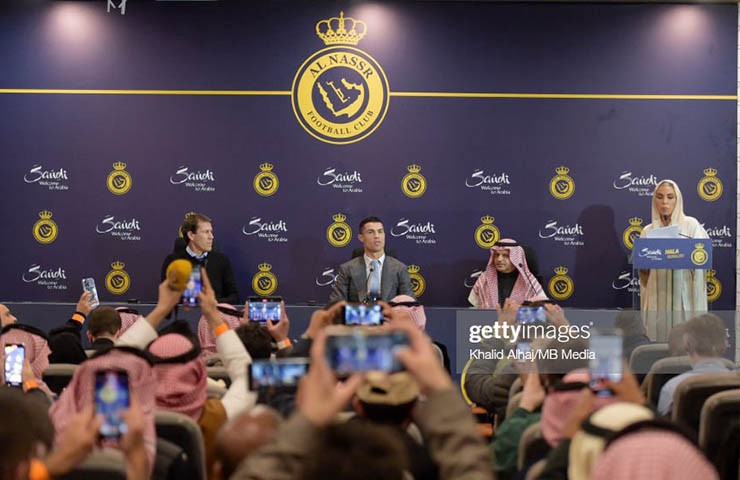 Ronaldo phát biểu &#34;gây cười&#34; ngày ra mắt Al Nassr, bị triệu fan mỉa mai - 1