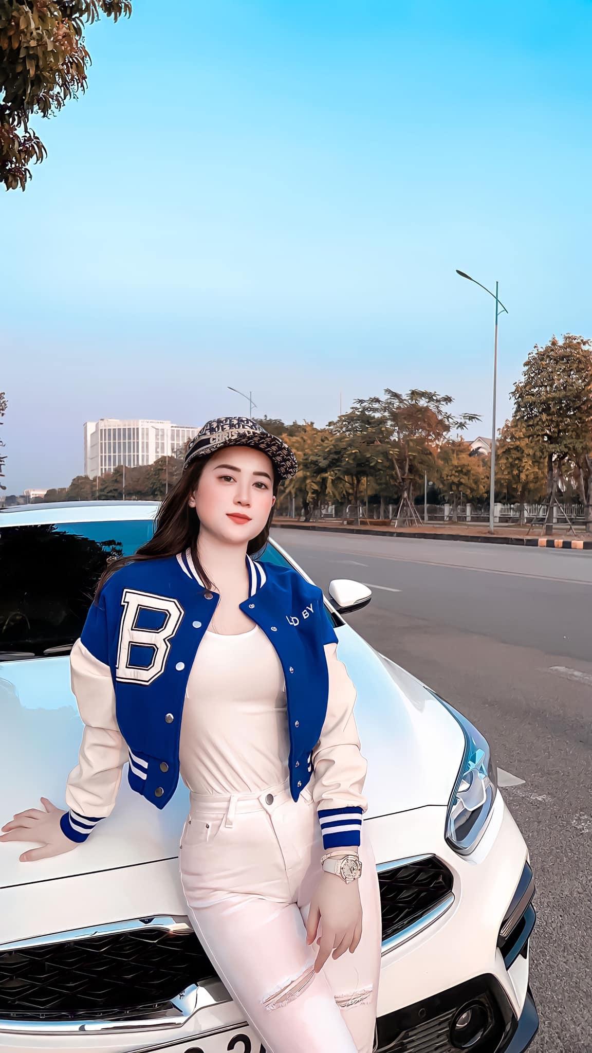 Cô đồng Phạm Thu Hường - Sức hút đến từ nhan sắc thăng hạng lôi cuốn cộng đồng mạng - 2