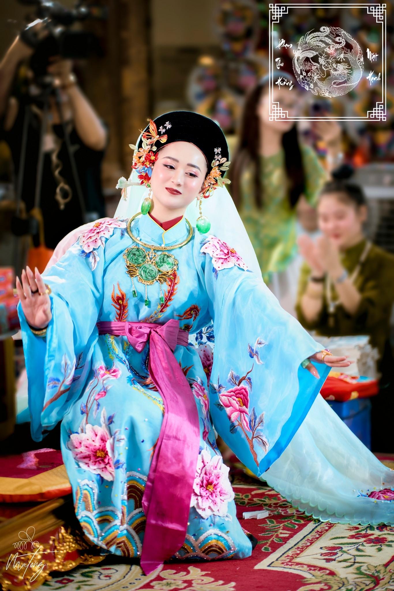 Cô đồng Phạm Thu Hường - Sức hút đến từ nhan sắc thăng hạng lôi cuốn cộng đồng mạng - 3