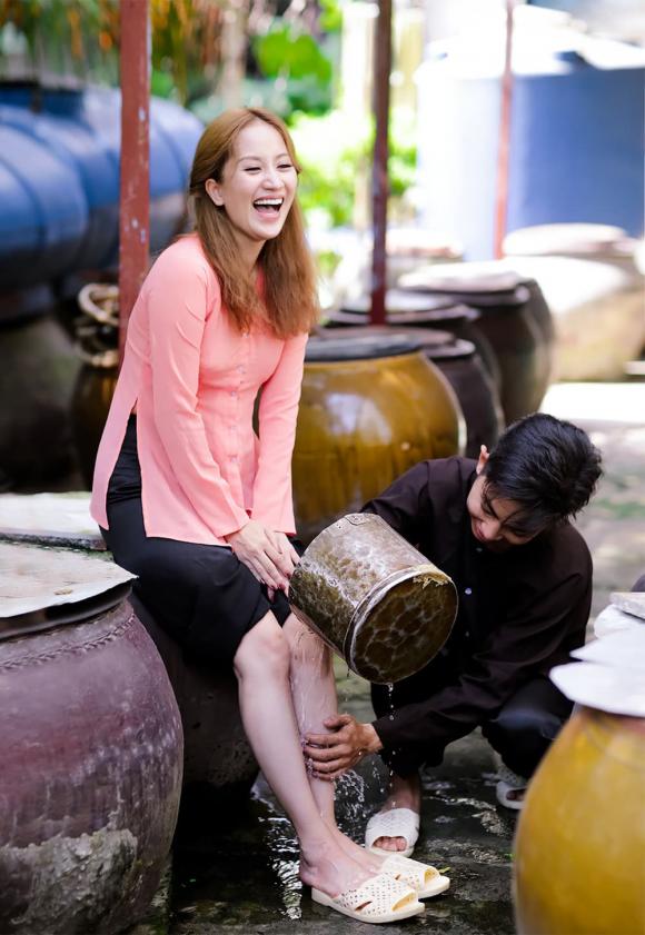 Dung mạo “lão hóa ngược” của người đẹp Việt được chồng quỳ gối rửa chân - 2