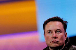 Tài sản tỉ phú Elon Musk bốc hơi khủng khiếp, mất 200 tỉ USD