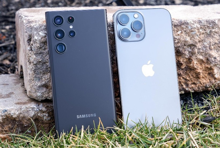 Samsung ngậm đắng chi đậm để cạnh tranh iPhone - 1