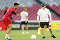 Bóng đá - ĐT Indonesia tự tin so tài ĐT Việt Nam trên mặt cỏ "đẹp như nhung"