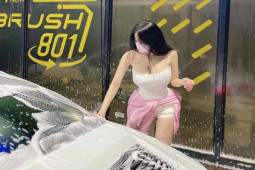 Thời trang - &quot;Tiên nữ Đắk Nia&quot; có hot hơn Trâm Anh khi mặc váy ngắn rửa xe?