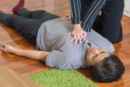 Sức khỏe đời sống - 4 tin đồn tự cứu mình khi bị nhồi máu cơ tim liệu có đúng?