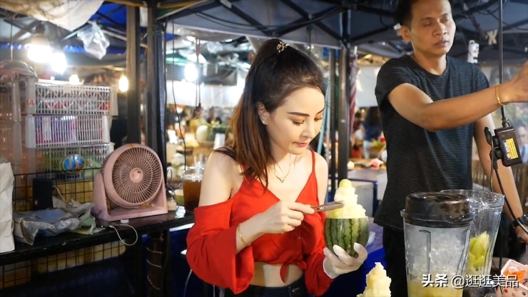 Hình ảnh của người đẹp Thái Lan được lan truyền rộng rãi trên mạng xã hội.
