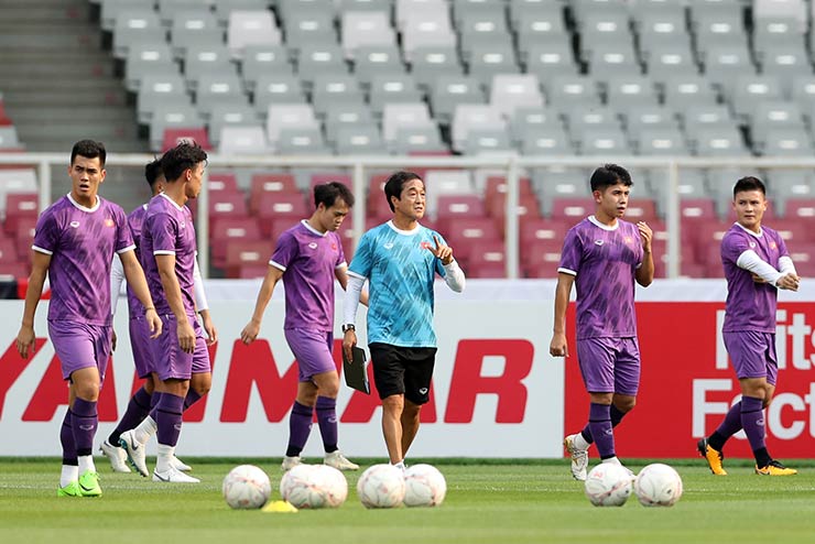 Theo ghi nhận, các ca chấn thương của ĐT Việt Nam như Hồng Duy và Tiến Linh đều đã bình phục, có thể ra sân tập luyện bình thường cùng đồng đội