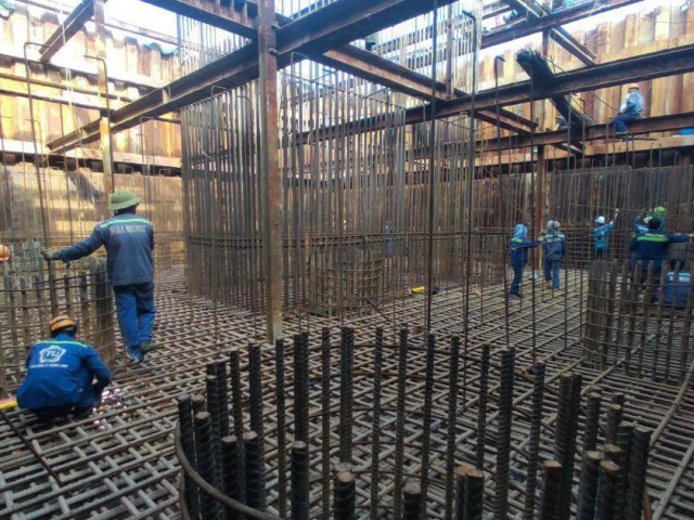 Tin tức trong ngày - Hối hả thi công cầu vượt sông Hồng nối Thái Bình - Nam Định ngày cận Tết