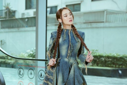 Chiếc váy "chắp vá" giá 59,9 triệu đồng của Nhã Phương có gì đặc biệt?
