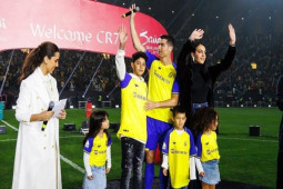 Bóng đá - Ronaldo &amp; bạn gái Georgina đến Saudi Arabia đã phạm luật, có được châm chước?