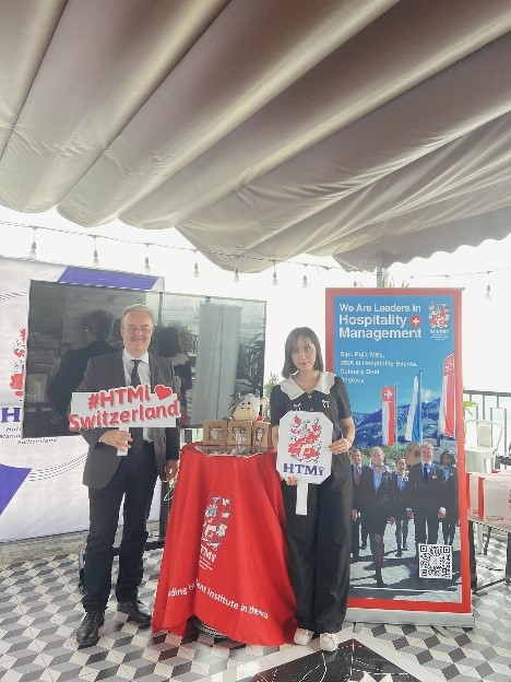 Trong ảnh là CEO của trường HTMi Thụy Sỹ– thầy Ian Lamour trong lần sang Việt Nam công tác tháng 10/2022