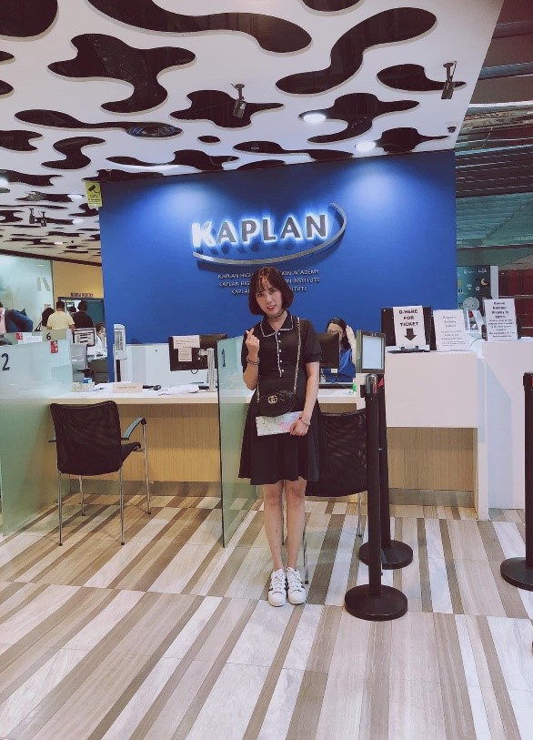 Chị Bích thăm trường Kaplan Singapore tháng 9/2019