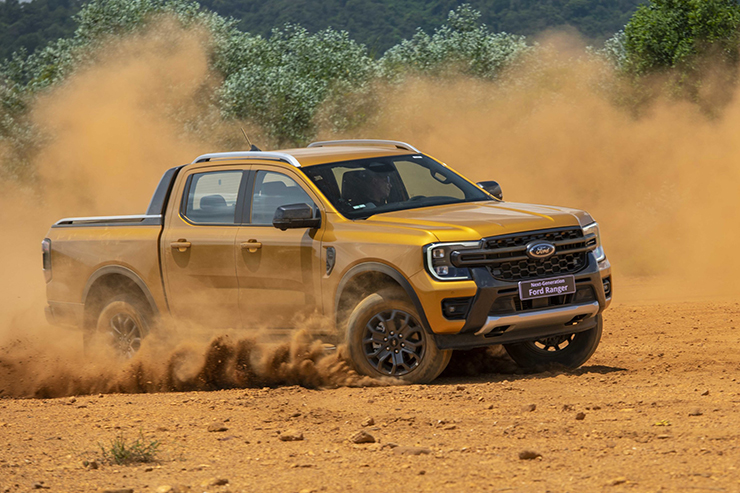 Giá xe Ford Ranger niêm yết và lăn bánh tháng 1/2023 - 15